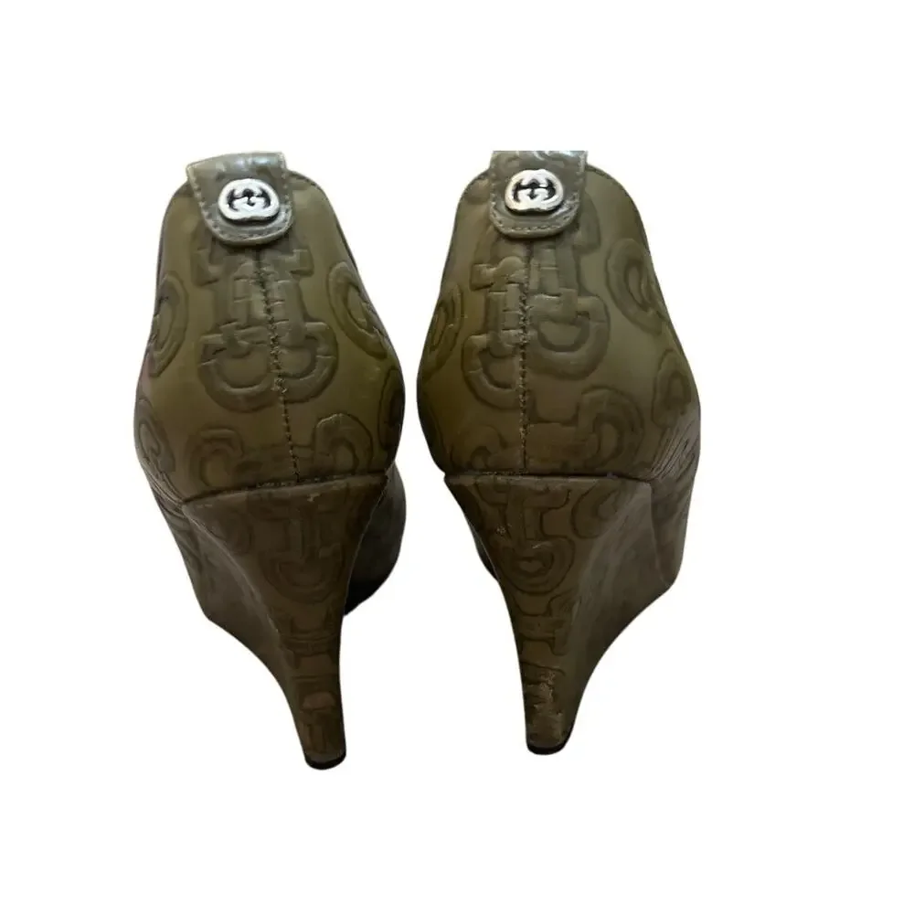 Gucci Embossed Wedge Heels Green Logo Size 9 **flaw**